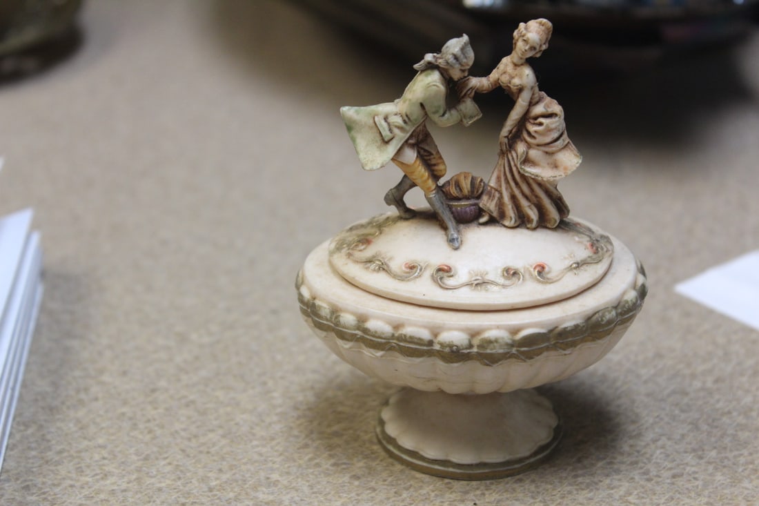 Depose Italy Box: 4 1/8" tall - resin material