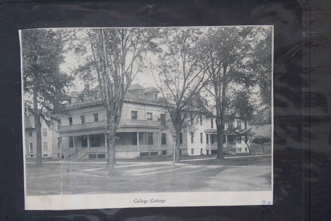 Print: College Cottage: 7 1/2" x 5 1/2"