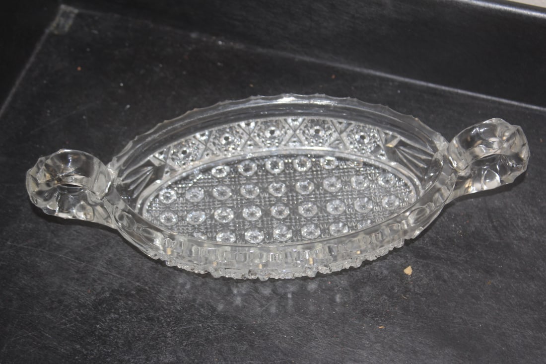 Prerss Glass 2 Handle Dish: 9 inches long with handles - beautiful