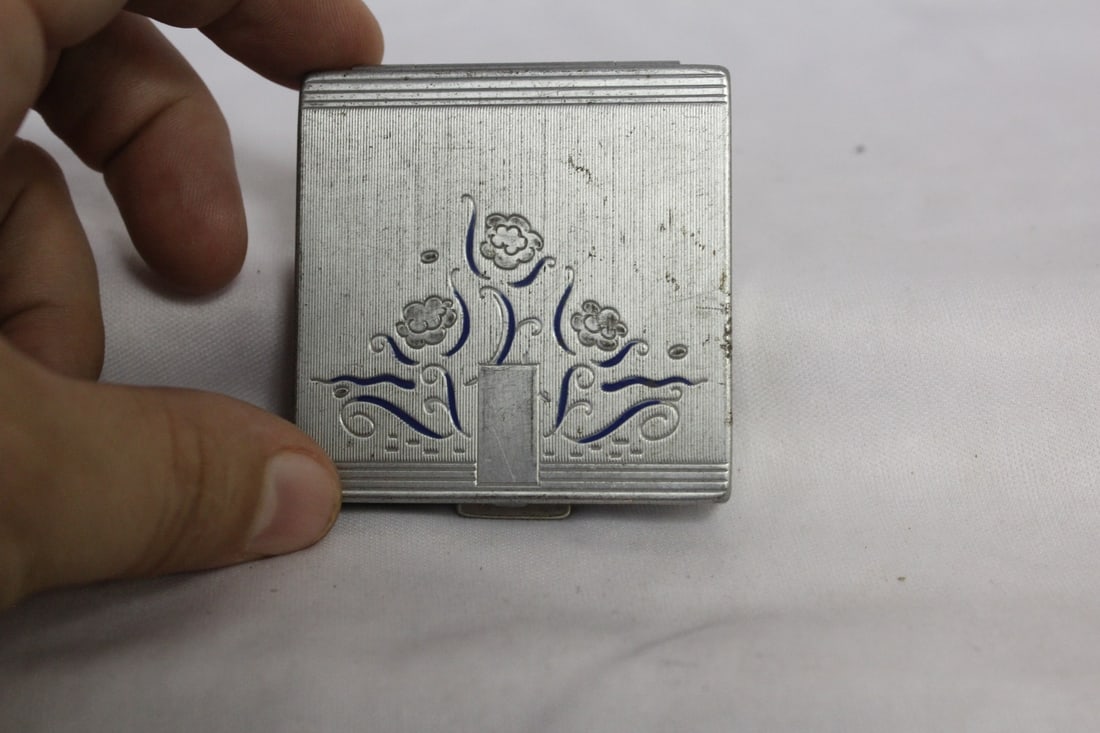 A Signed Compact - 2