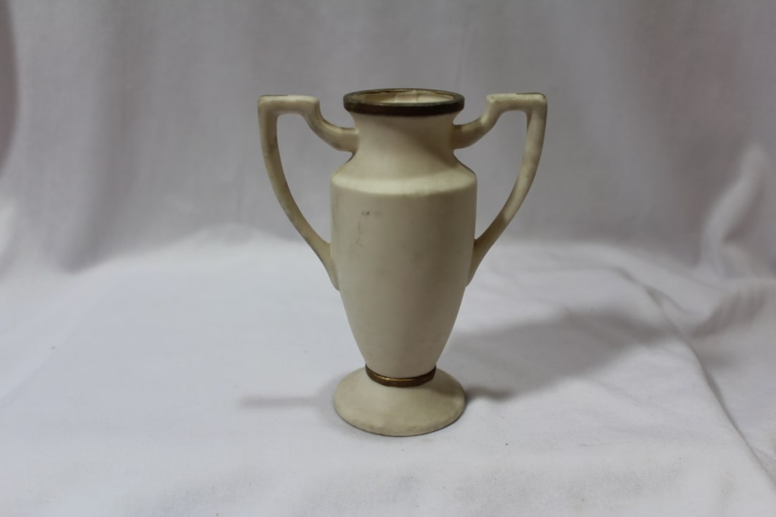 A Ceramic Urn: 4 5/8" tall