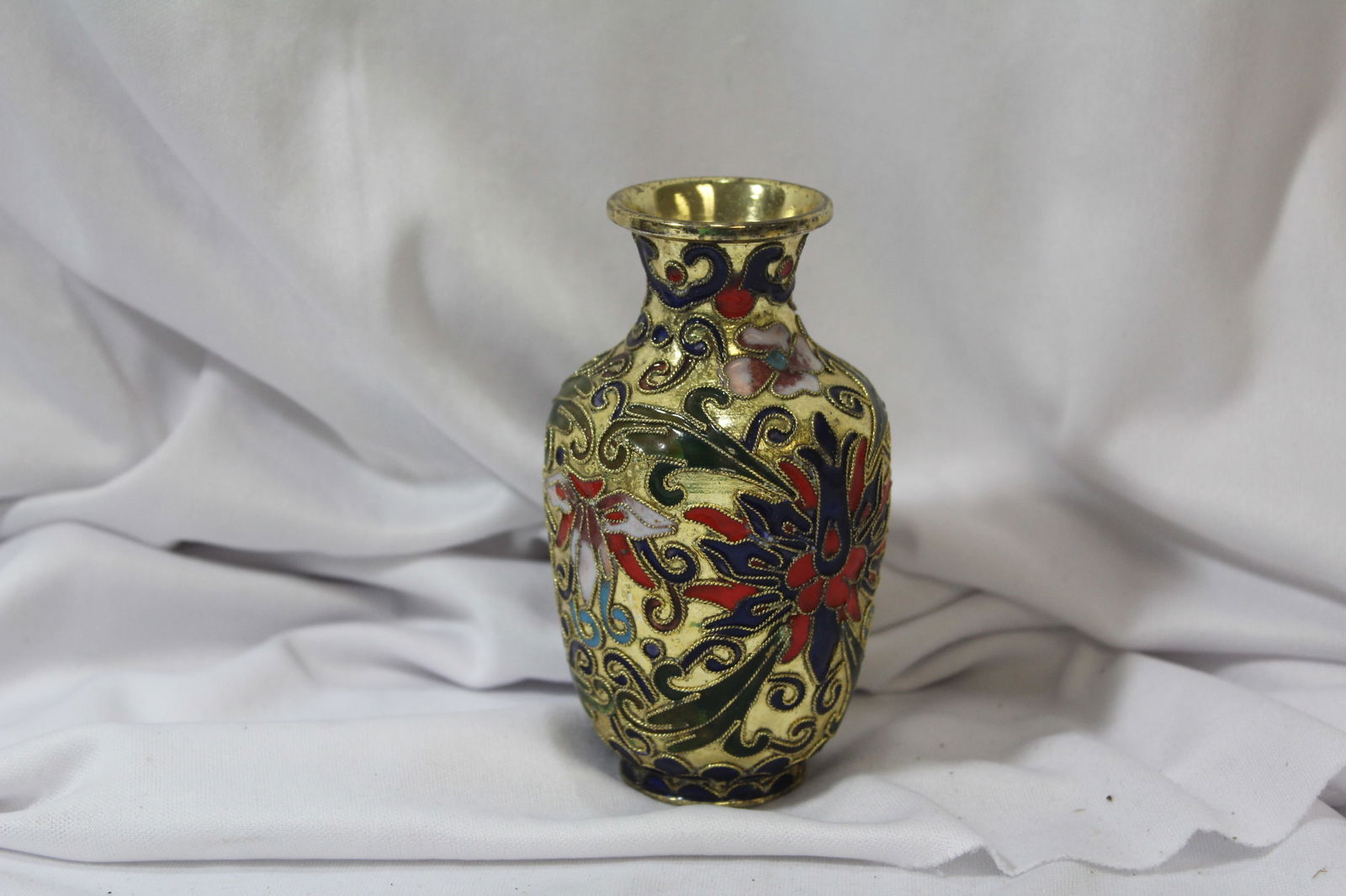 A Cloisonne Vase: 4" tall
