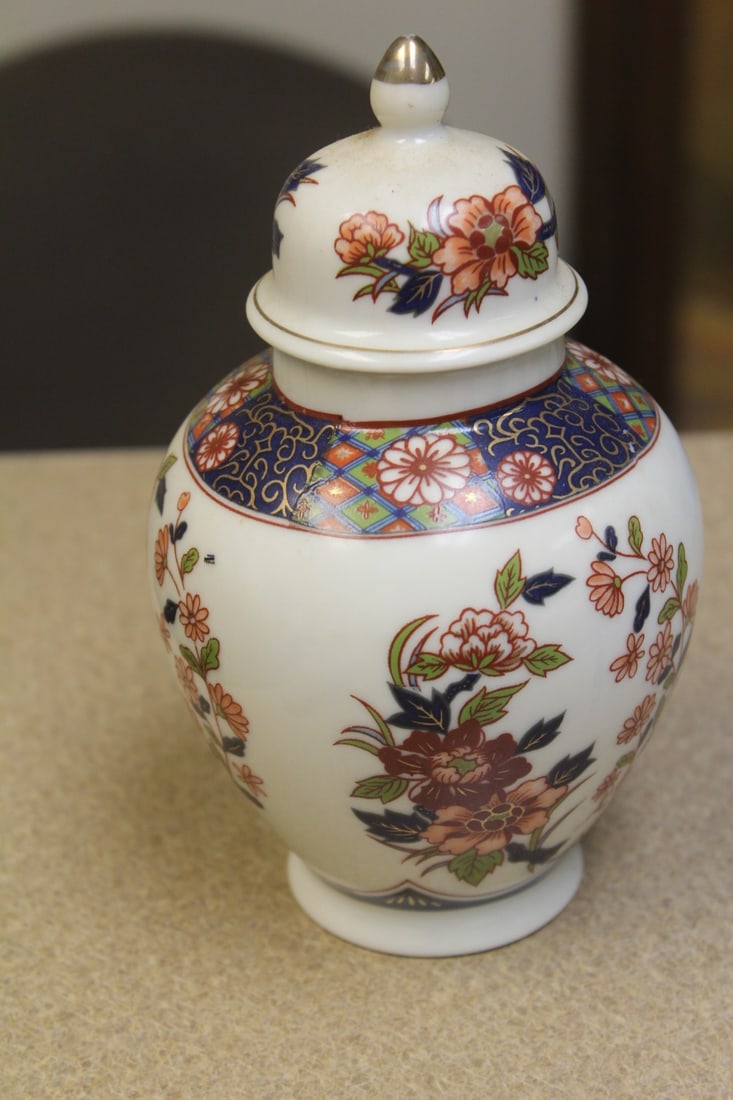 Japanese Ginger Jar: 6 1/2" tall