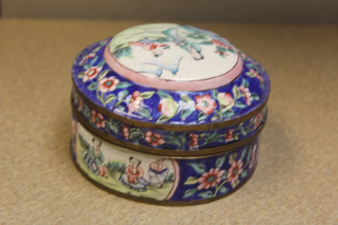 Vintage Chinese Round Box: enamel on copper - 4" in diameter