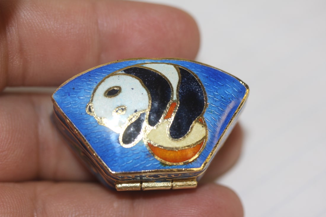 Chinese Panda Cloisonne Trinket Box: as shown