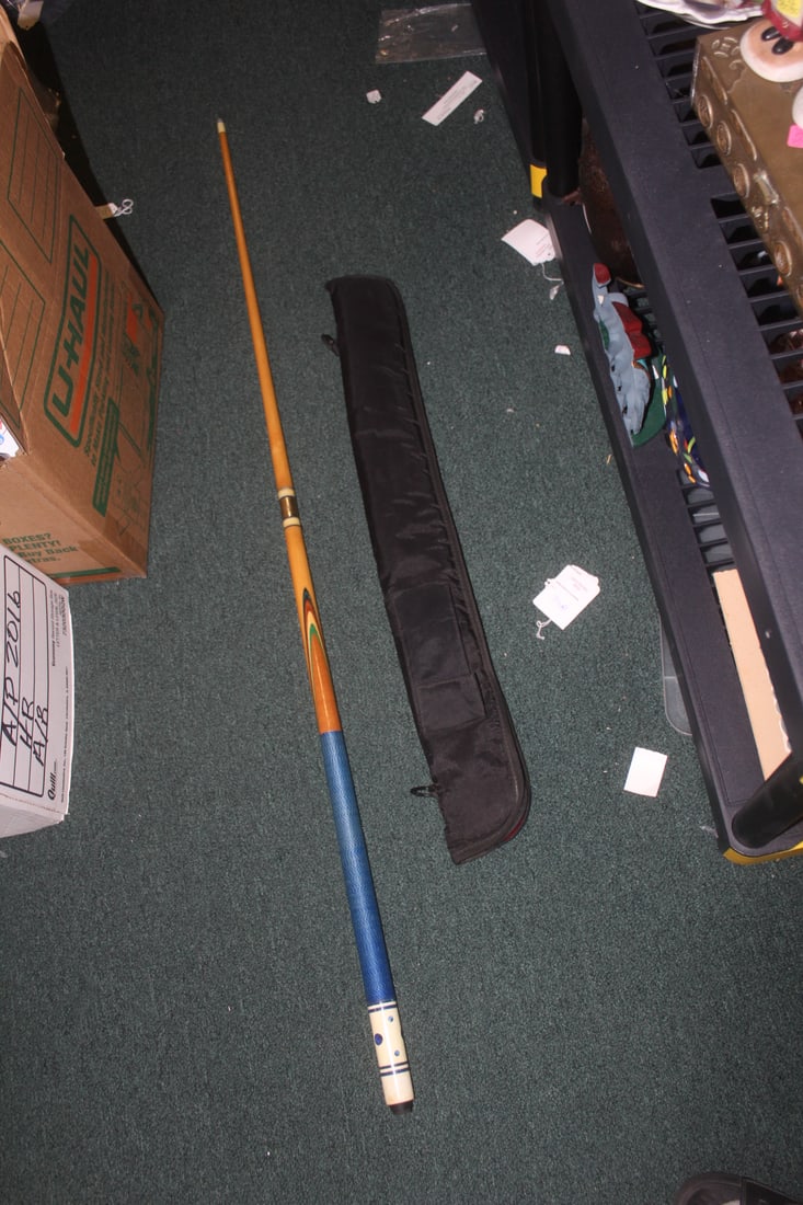 Wooden Cue Stick with Bag (1 of 2)