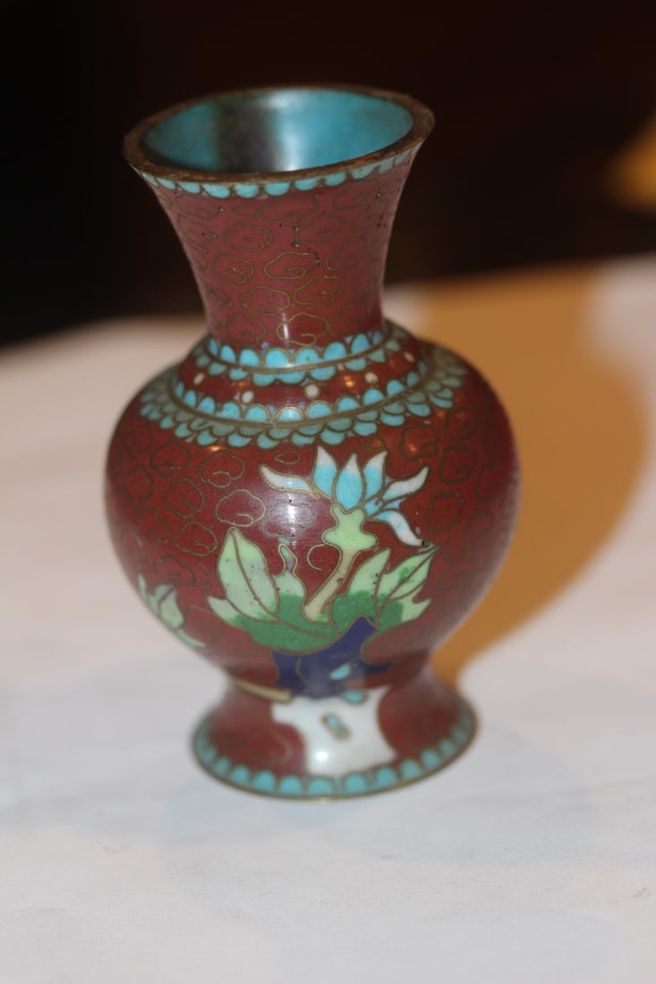 Antique Chinese Cloisonne Small Vase: 3" tall