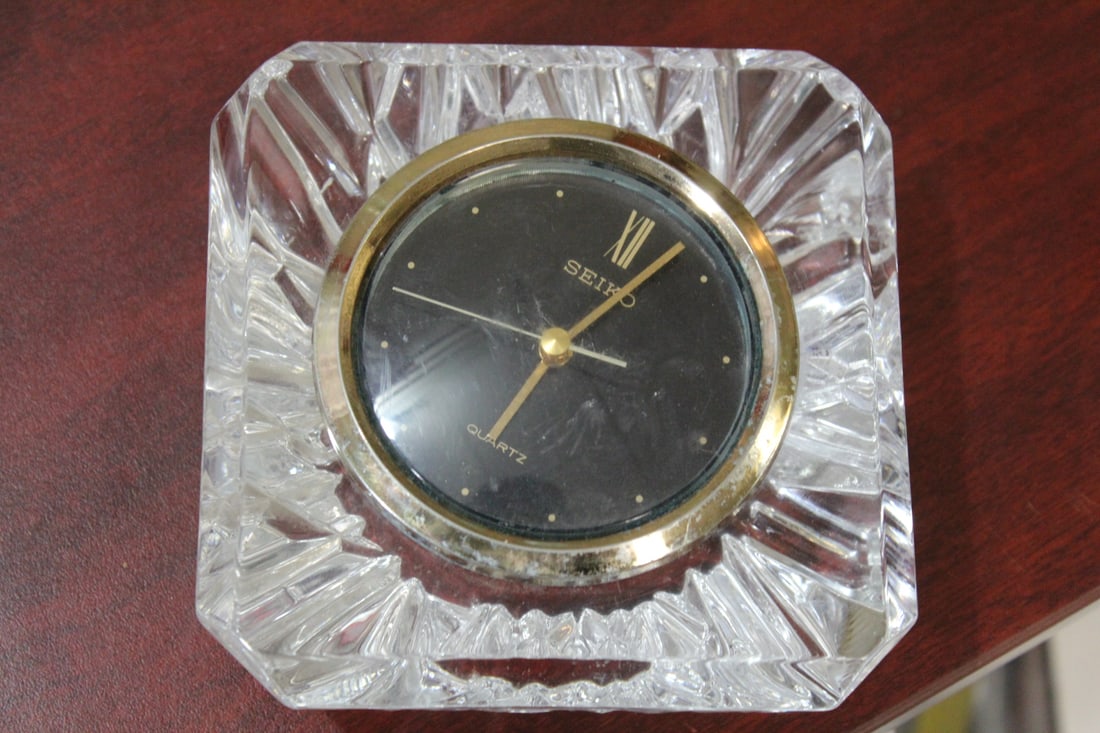 A Seiko Glass Clock: currently not working - probably just needs battery - 5" across - as is