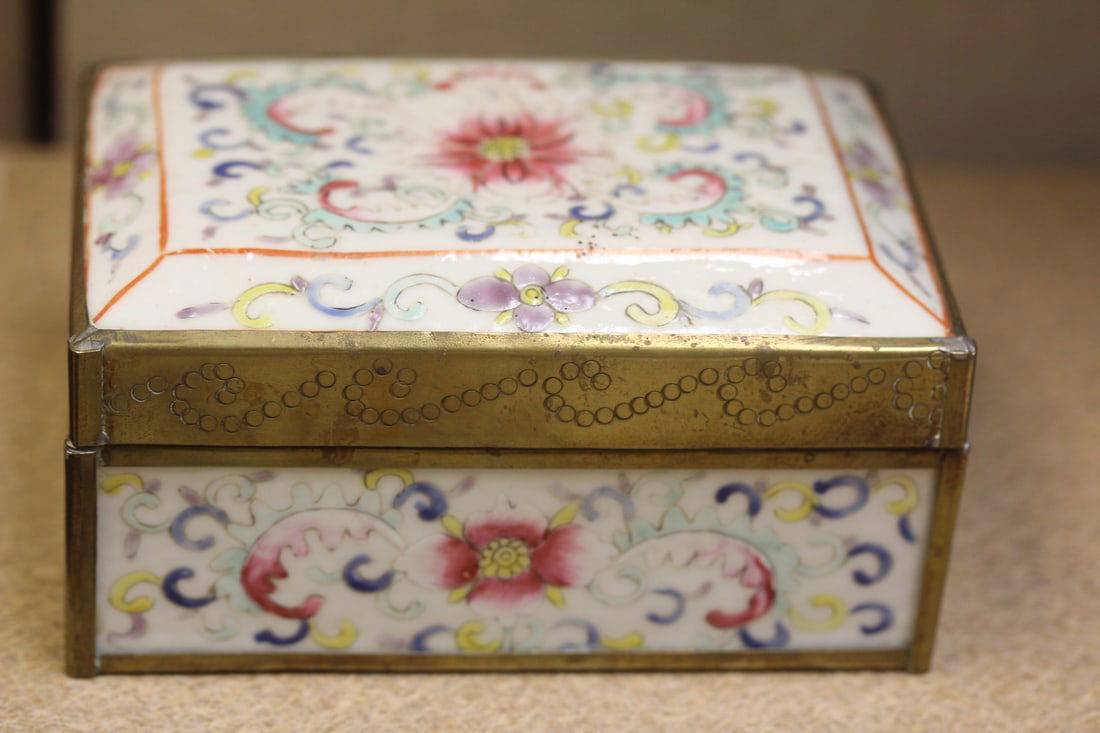 Antique Chinese Porcelain and Brass Mox: marked China - 4 3/4" across