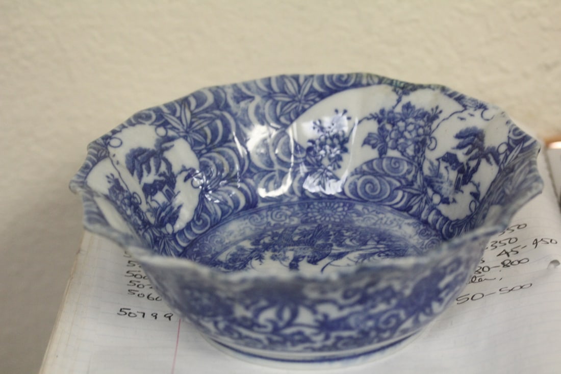 Blue and White Imari Bowl: 19th century - 7 inches in diameter