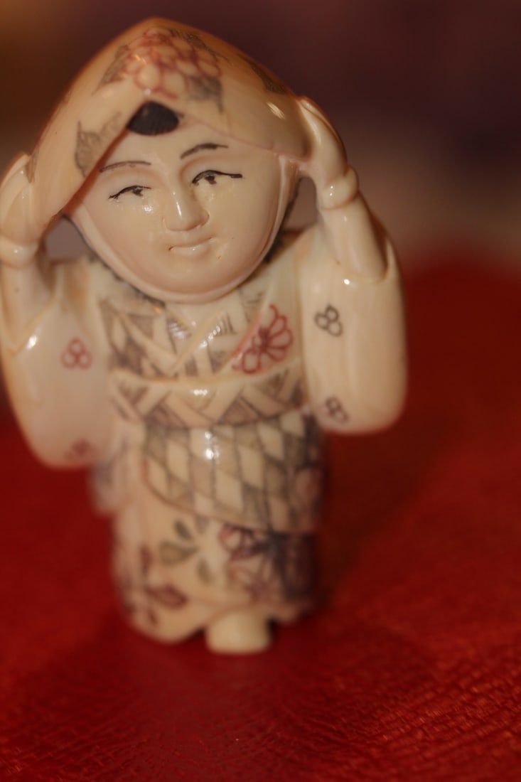 Japanese B o n e Netsuke: well carved - signed - 2 inches tall
