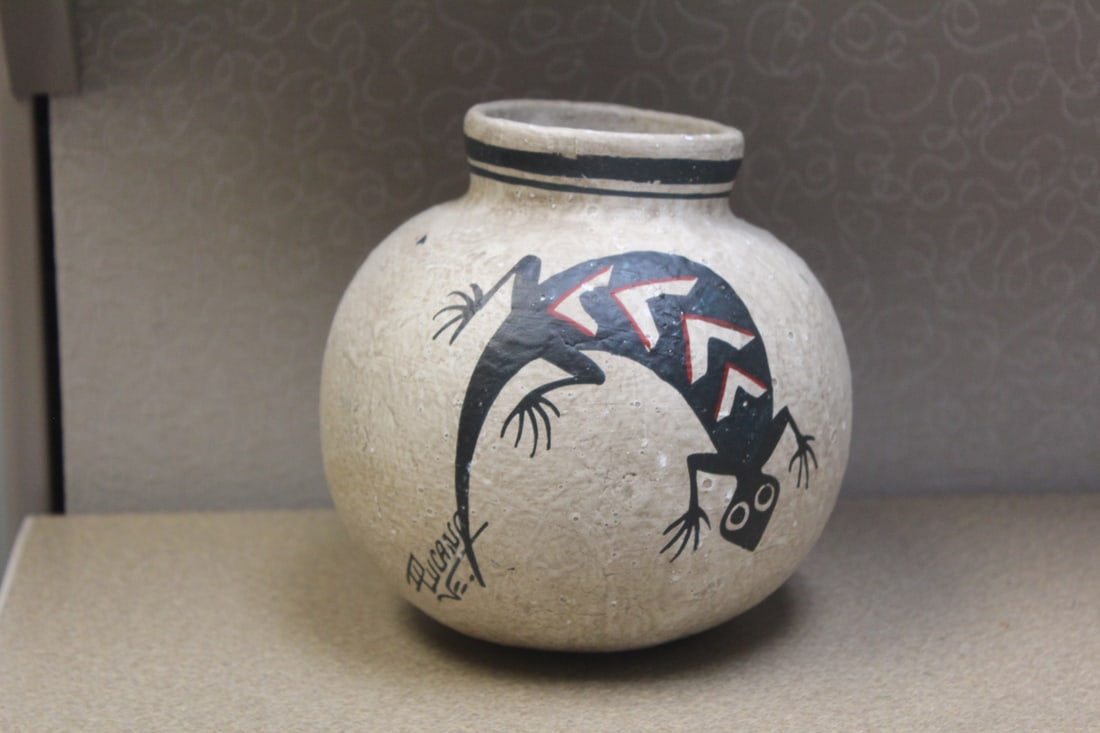 Signed Lucano? Pot: Mexico? Or Native American - 6 3/8" tall