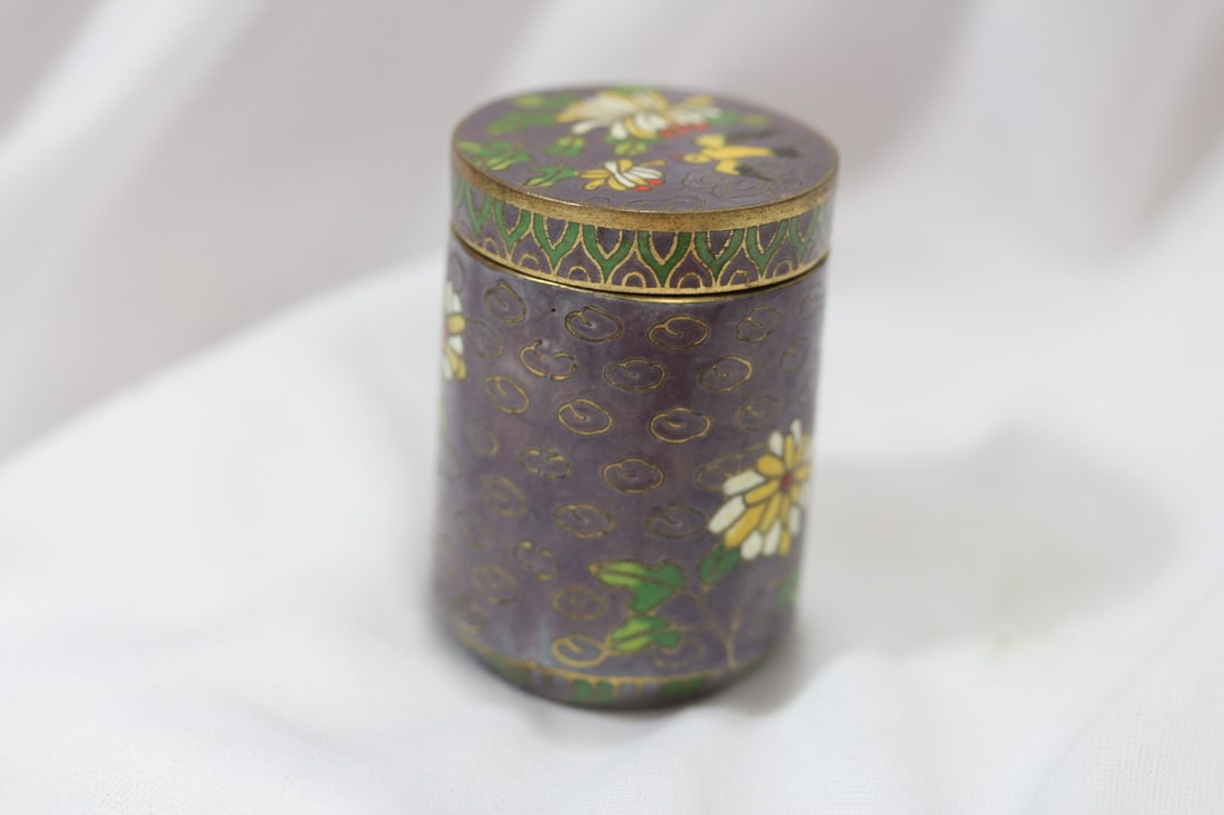 A Chinese Cloisonne Cylinder Trinket Box: nicely done - 2" tall