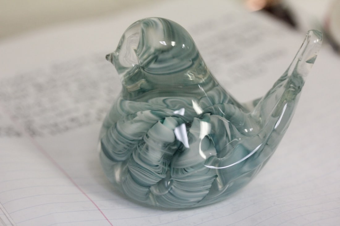 Marked Joe Rice Art Glass Bird: 3 1/4" across