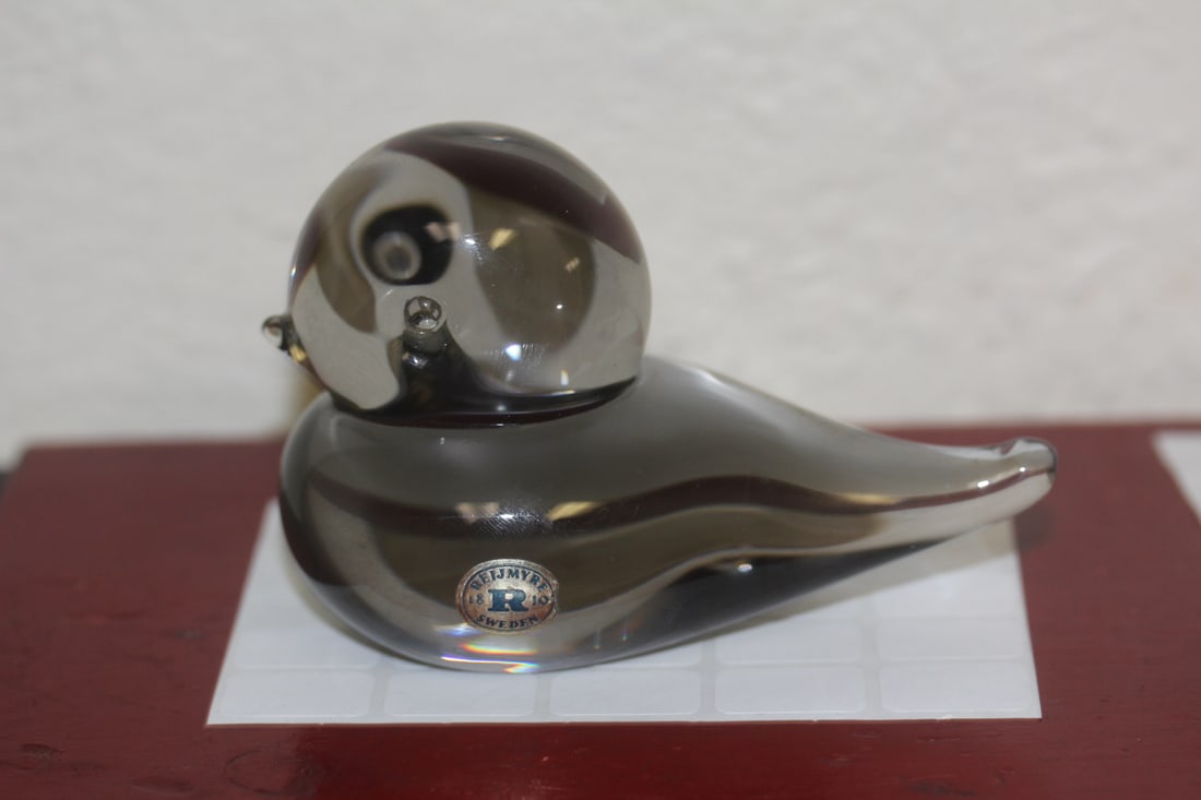 Reijmyre Sweden Smoky Glass Bird: 3 7/8" long