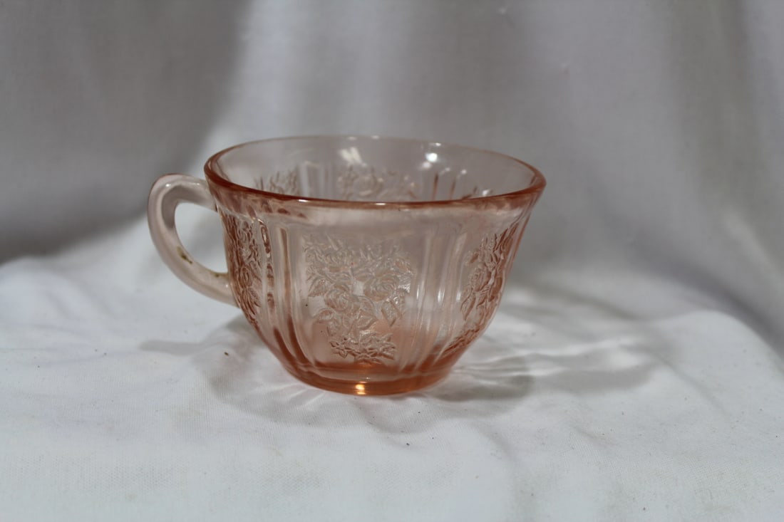 A Rose Pattern Pink Depression Glass Cup: 3 7/8" in diameter