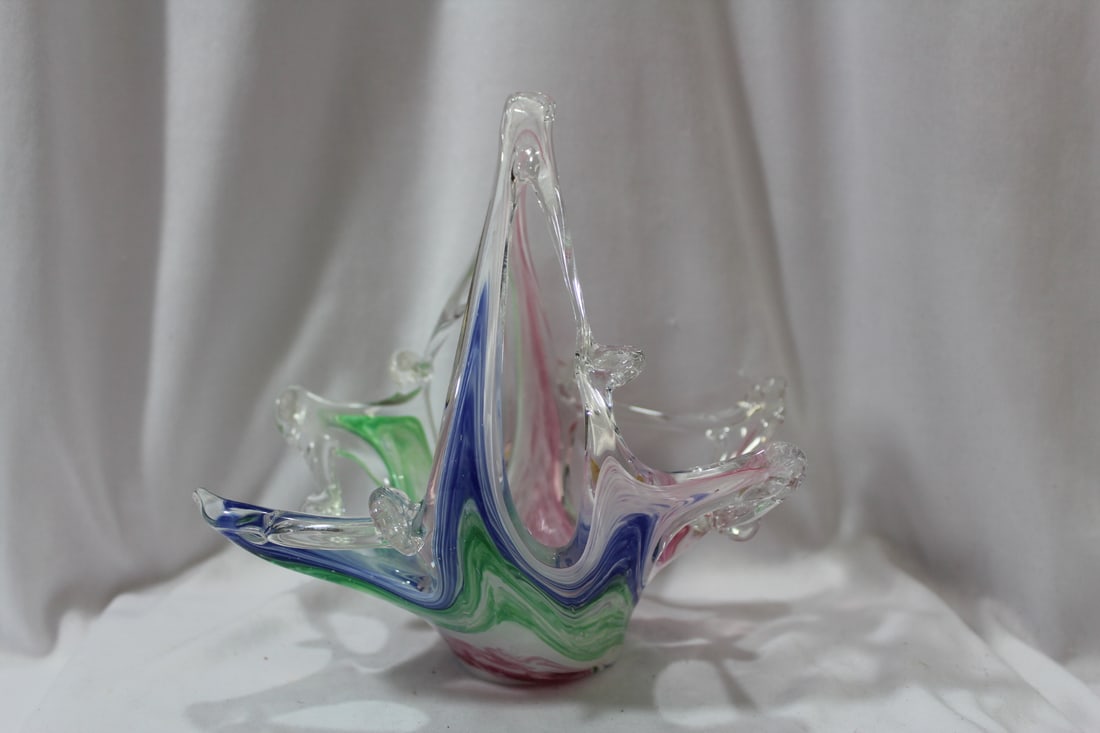 An Artglass Basket: 7 1/2" tall