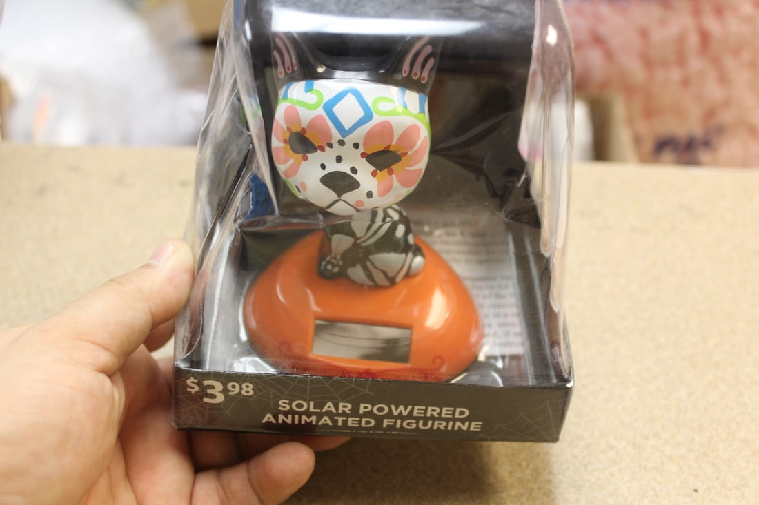 Animated Cat Figurine: solar powered - boxed - overall= 5 1/4" tall