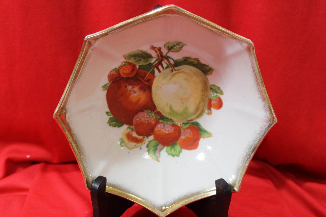 A Japanese Bowl: 7 1/2" in diameter