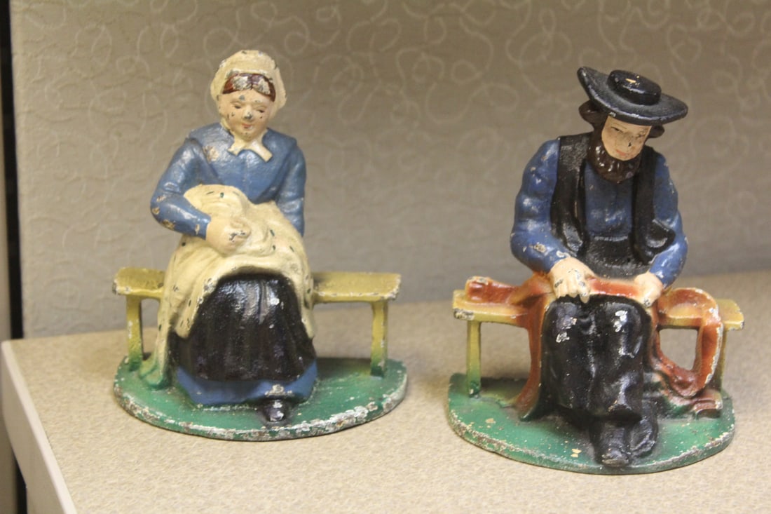 Pair of Vintage Cast Iron Amish Figurines: 5 inches tall each