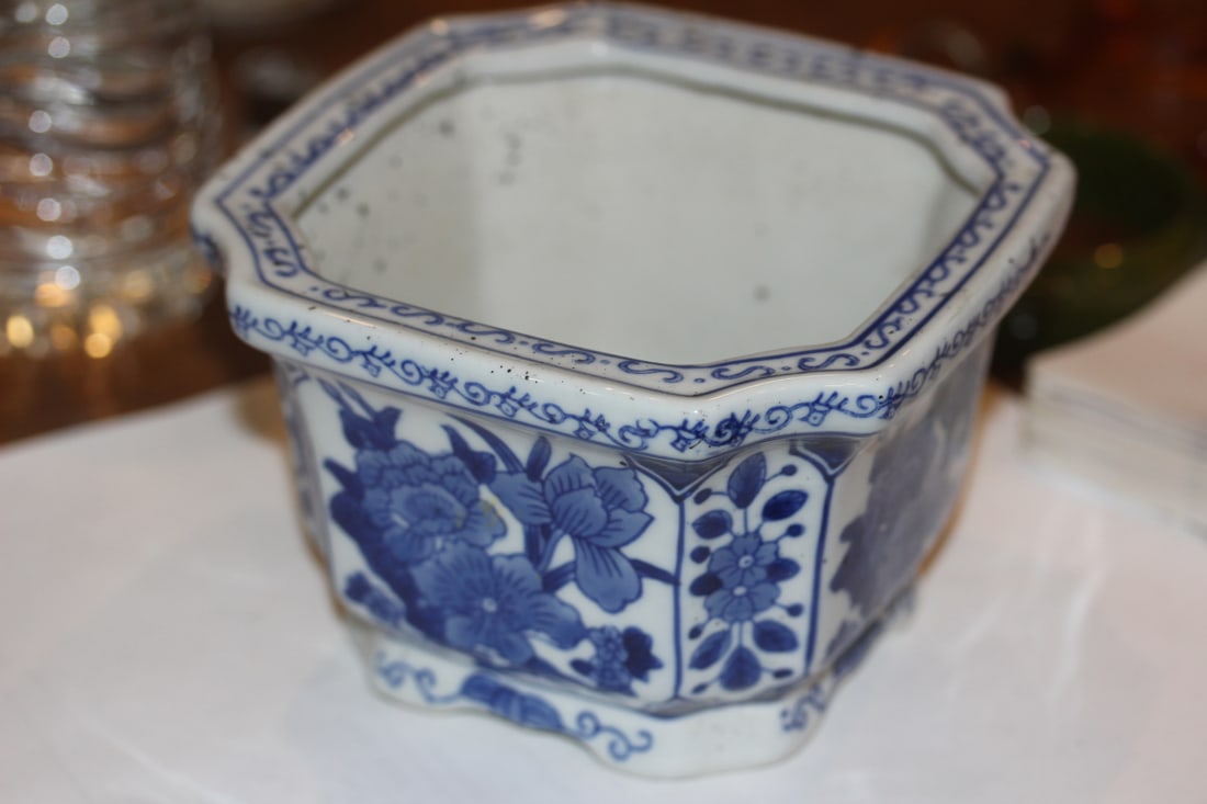 Chinese Blue and White Planter: 5 3/8" in diameter