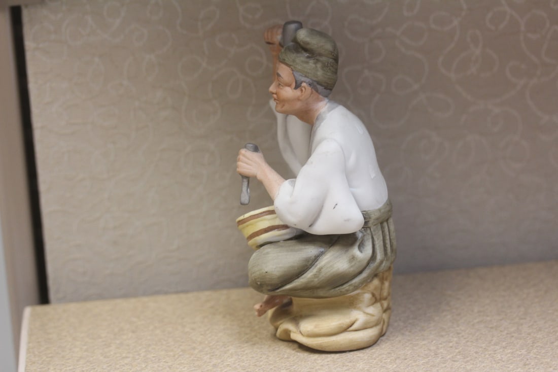 Ceramic Oriental Worker - 3