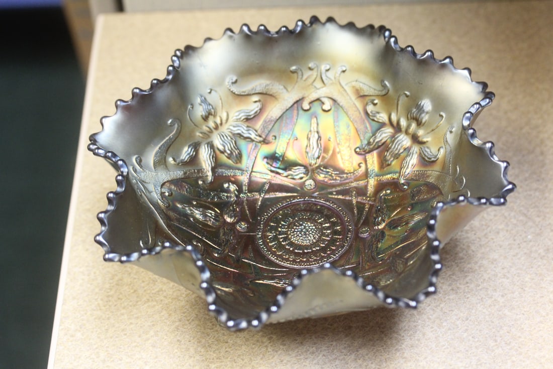 Carnival glass bowl: footed, 8" in diameter
