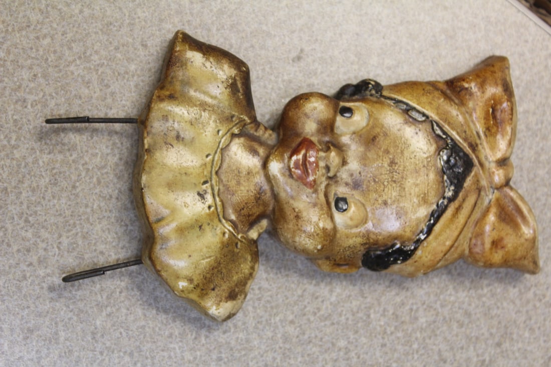 Black Americana Chalk Wall Hanger: vintage/antique - overall: approximately 7" across