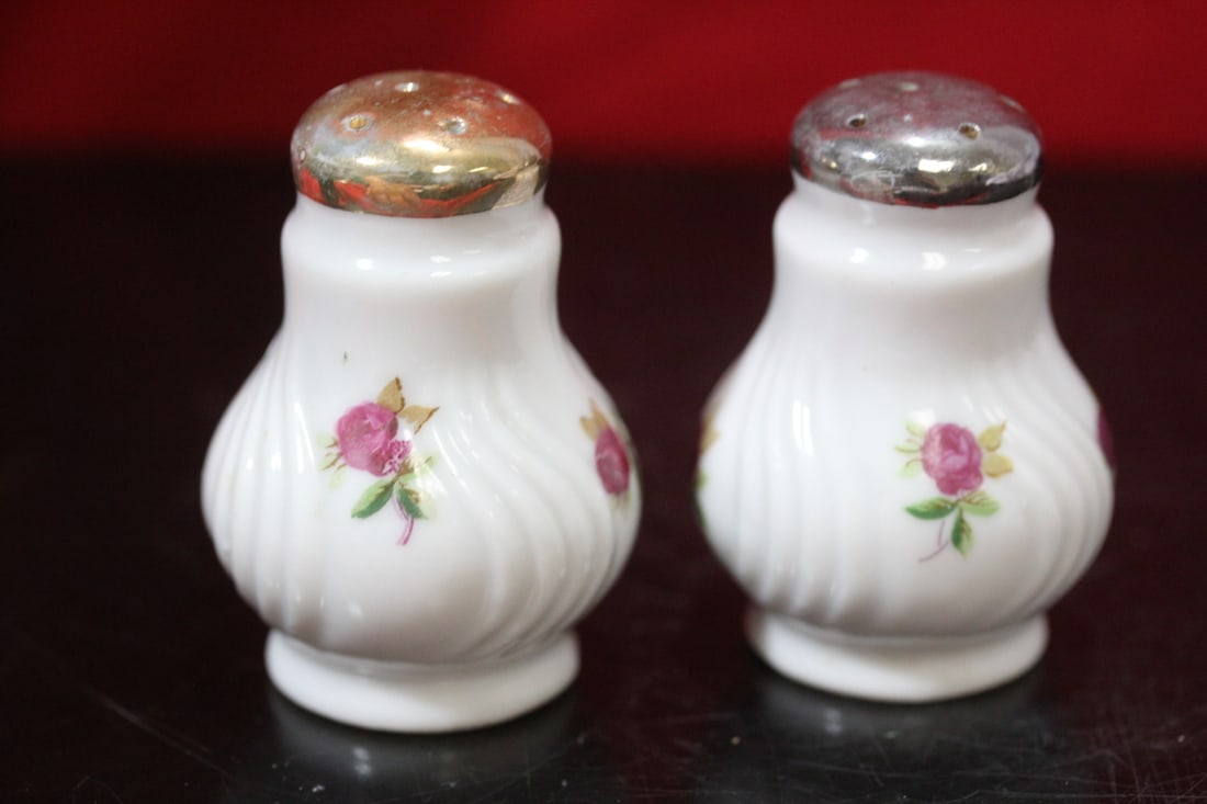 A Pair of Porcelain Salt and Pepper Shakers: 2 3/8" tall