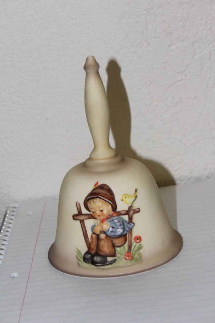 Hummel Bell: 6 1/4" tall