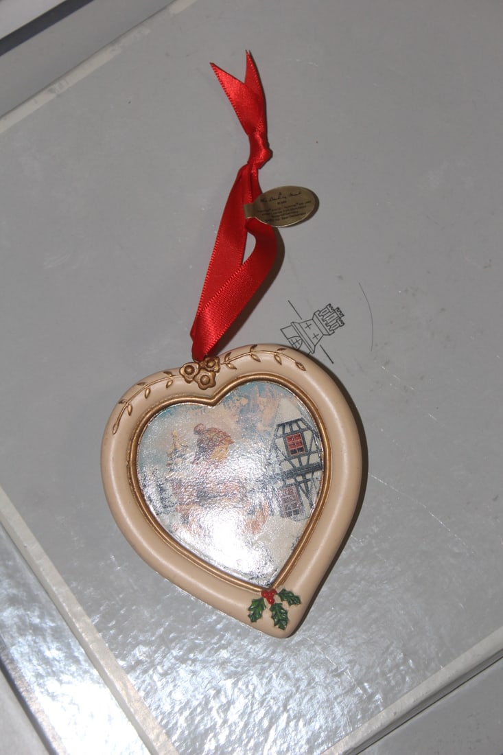 Hummel Picture Frame: 3" wide