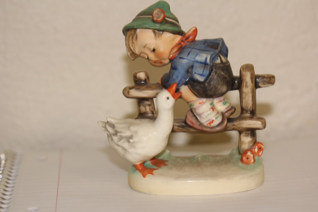 Hummel Figurine: 4 1/4" tall