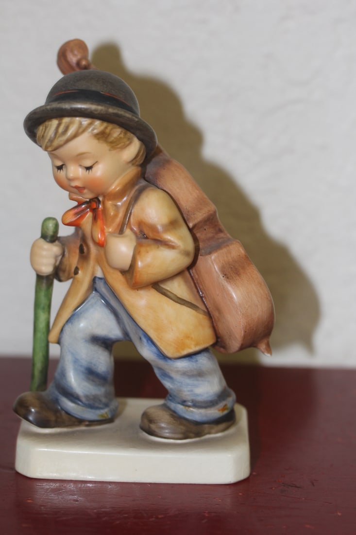 Hummel Figurine: 5 1/2" tall