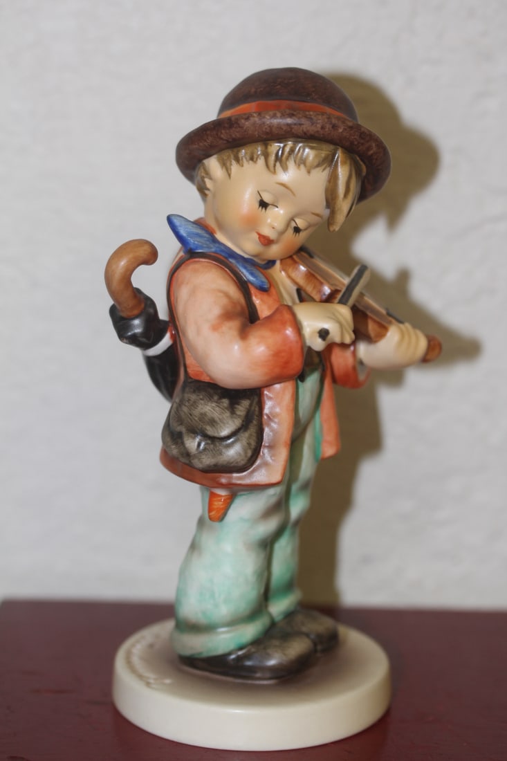 Hummel Figurine: 6" tall