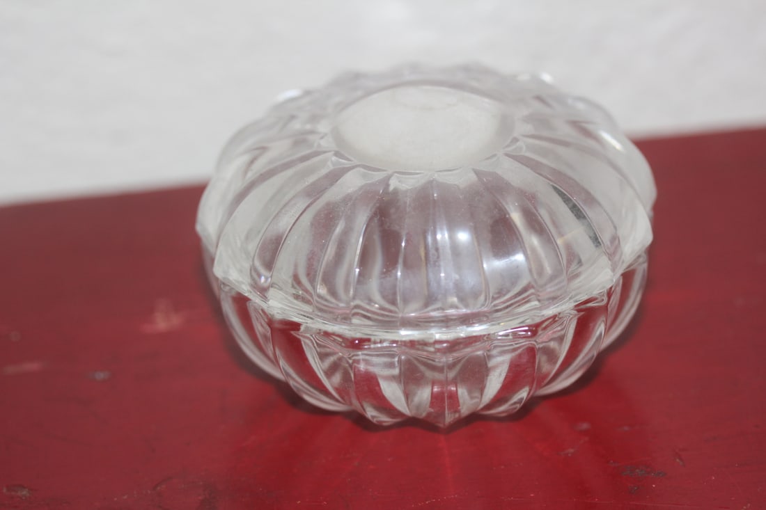 Clear Glass Trinket Box: 3" in diameter