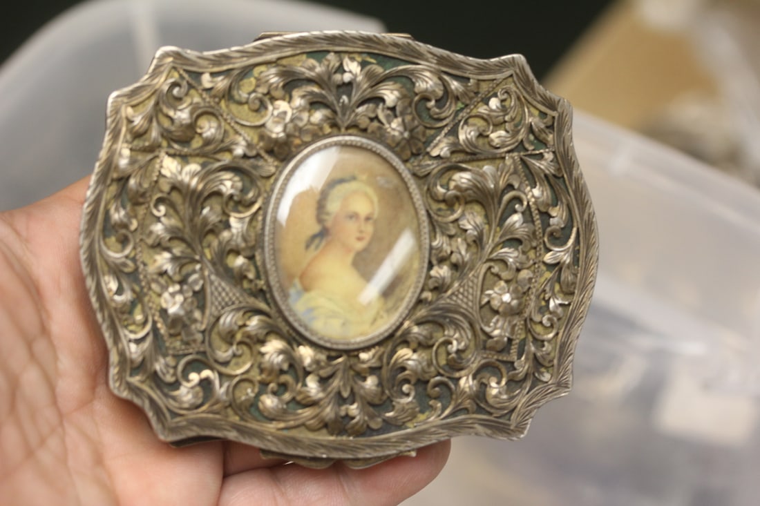 Very Ornate 800 Silver Cigarette? Or Trinket Case: with beauty in the middle - 4 inches across