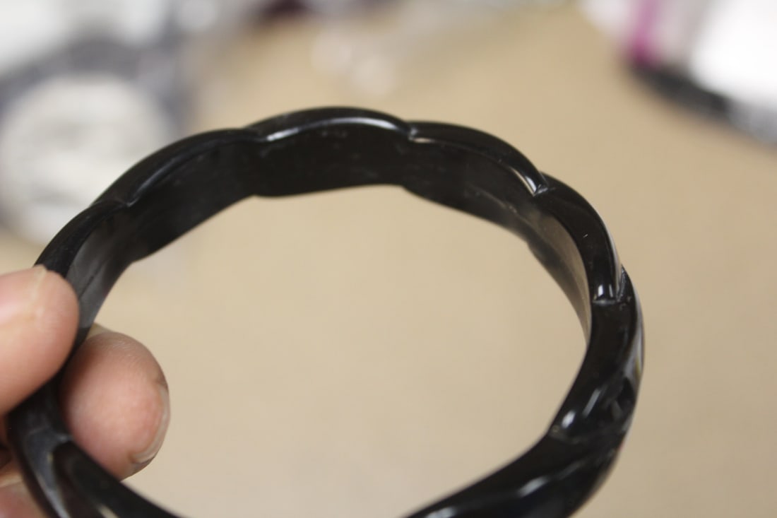 Lucite Bangle Bracelet - 4
