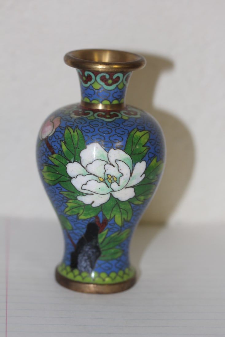 Chinese Cloisonne Small Vase: please note: one tiny imperfection as shown - 4" tall