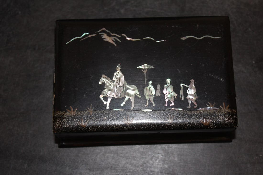 Lacquer and Mother of Pearl Oriental Box: 5 3/4" across