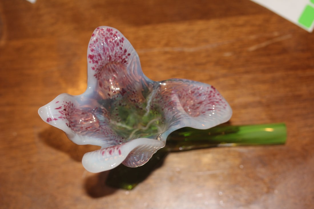 Artglass Flower: 6 1/4" tall