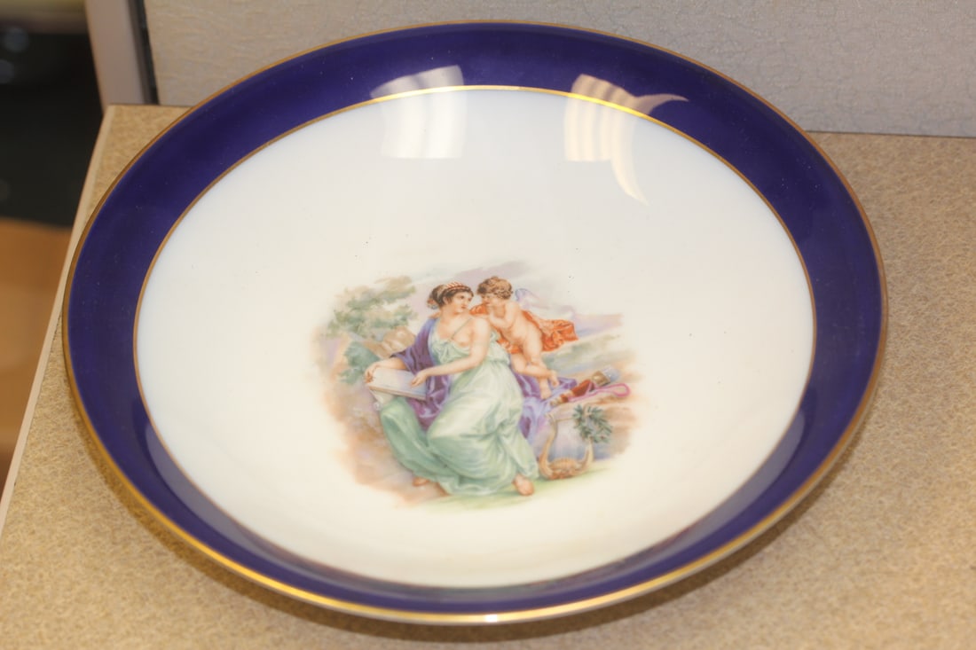 Heinrich Selb Bavaria Germany Bowl: 9 inches in diameter - appeared to be hand painted