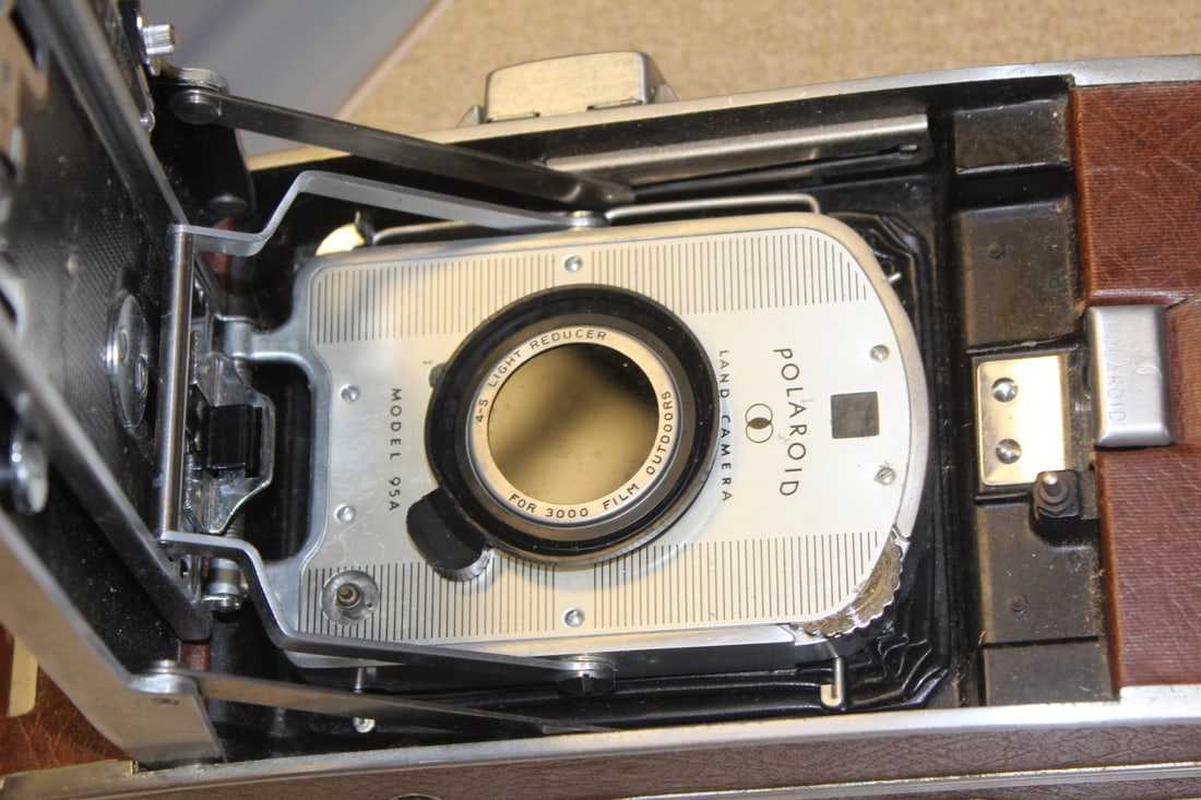 Polaroid Folding Camera: not sure if works or not