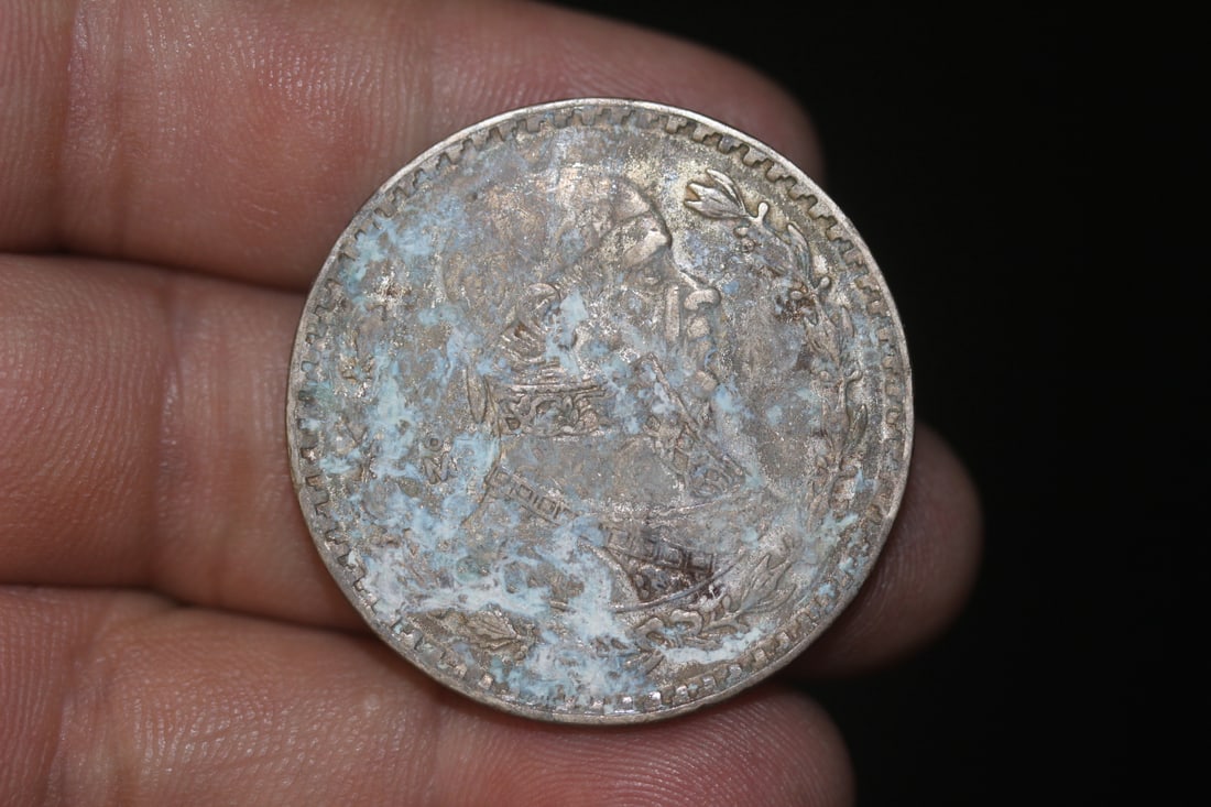 1958 Mexican Un Peso: 10% silver coin