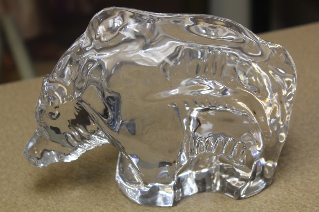 Signed Orrefors Bear: 7 1/8" in length