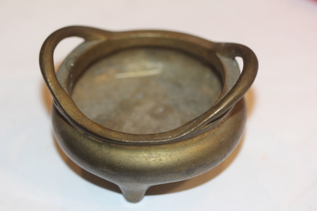 Signed Chinese Bronze/Brass Urn: 3 1/8" across, including the handle