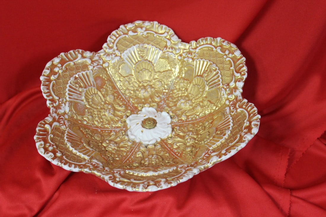 A Meissen Gold Gilted Foot Foliated Plate: 10 inches in diameter