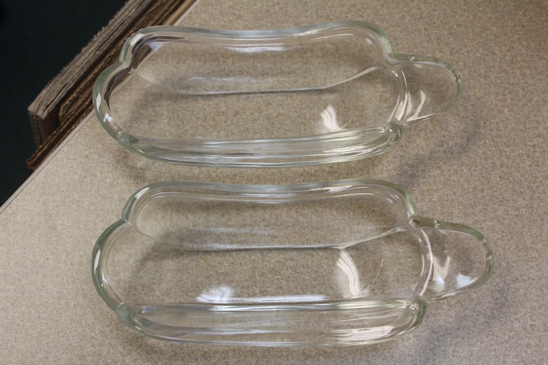 Pair of Glass Banan Split Trays: 8 3/4" long