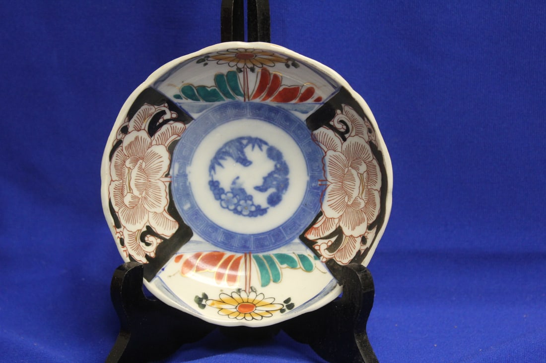 A Japanese Imari Bowl: 5 5/8" in diameter
