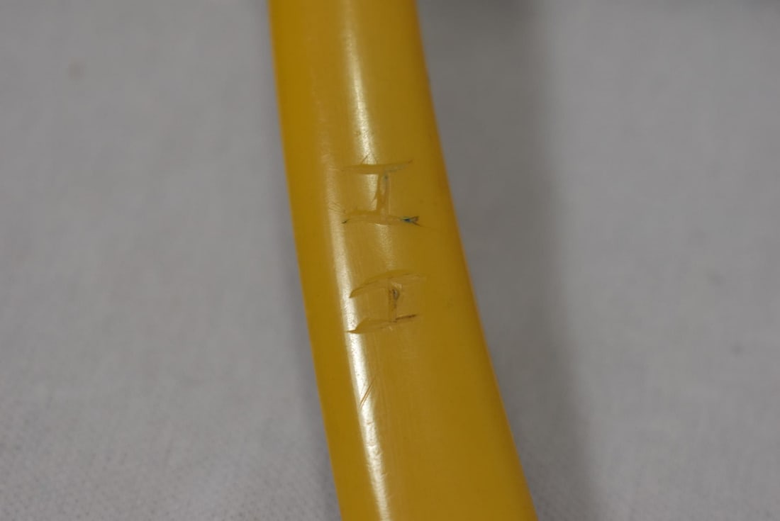 A Bakelite Handle Razor - 5