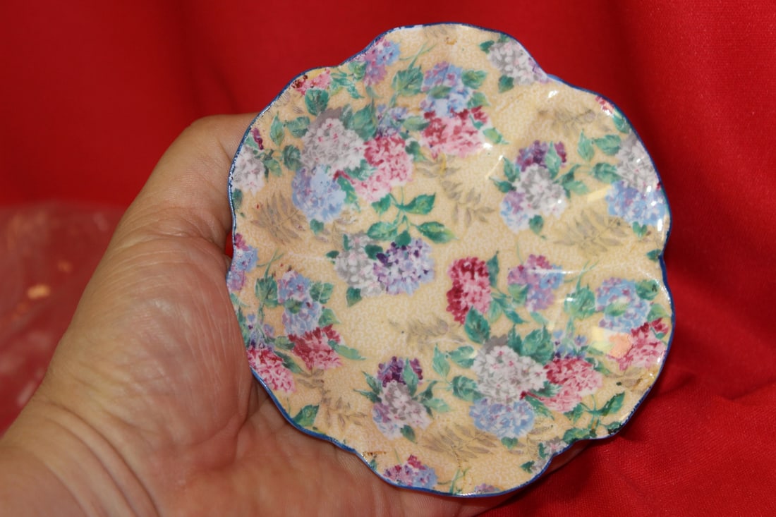A Shelley Bone China Small Dish: foliated rim - rare - most likely a jam dish - 4 1/2" in diameter